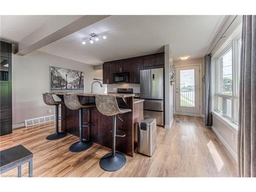 1-20 Westmount Road W, Kitchener, ON - Indoor Photo Showing Kitchen