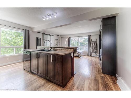 1-20 Westmount Road W, Kitchener, ON - Indoor Photo Showing Kitchen