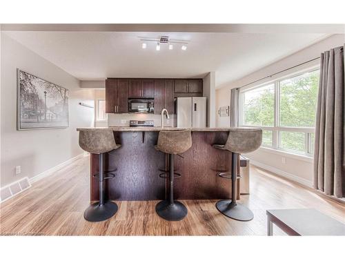 1-20 Westmount Road W, Kitchener, ON - Indoor Photo Showing Kitchen