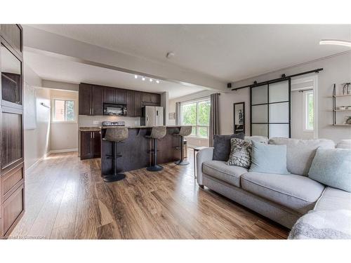 1-20 Westmount Road W, Kitchener, ON - Indoor Photo Showing Living Room