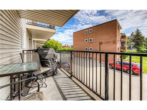 1-20 Westmount Road W, Kitchener, ON - Outdoor With Exterior