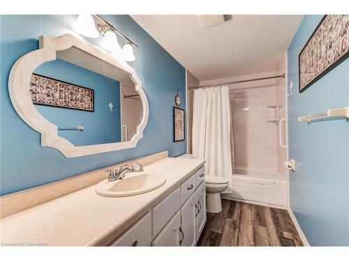 275 Canterbury Drive, Waterloo, ON - Indoor Photo Showing Bathroom