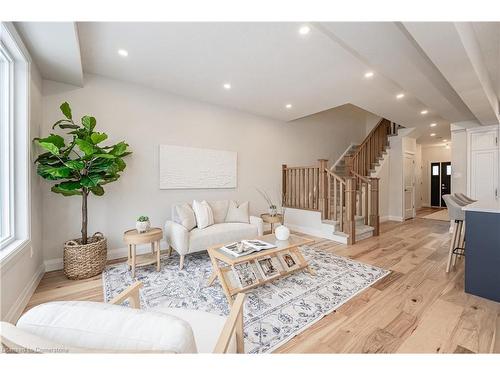 68 Walker Road, Ingersoll, ON - Indoor Photo Showing Living Room