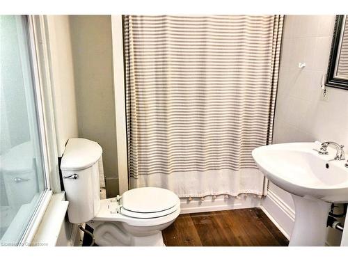 11 First Avenue, Brantford, ON - Indoor Photo Showing Bathroom