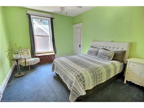 11 First Avenue, Brantford, ON - Indoor Photo Showing Bedroom