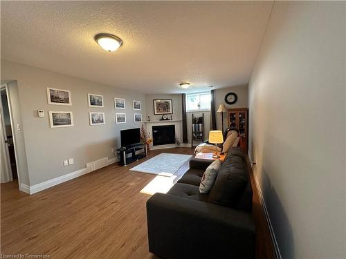 480 Grand Trunk Street, Palmerston, ON - Indoor Photo Showing Living Room