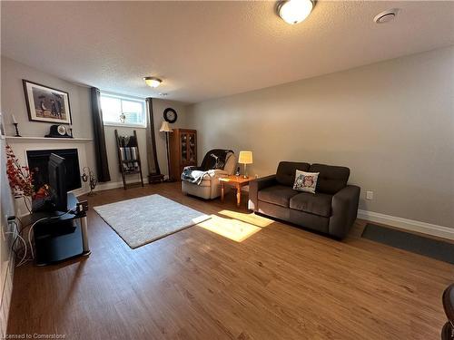 480 Grand Trunk Street, Palmerston, ON - Indoor Photo Showing Living Room