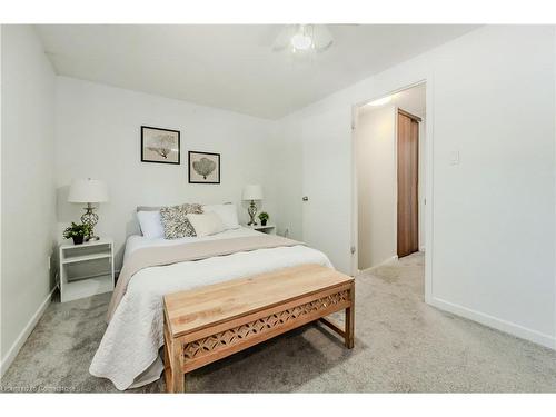 2-165 Green Valley Drive, Kitchener, ON - Indoor Photo Showing Bedroom