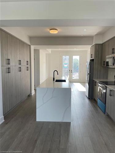 46-99 Roger Street, Waterloo, ON - Indoor Photo Showing Kitchen