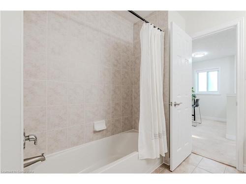 498 Doon South Drive, Kitchener, ON - Indoor Photo Showing Bathroom