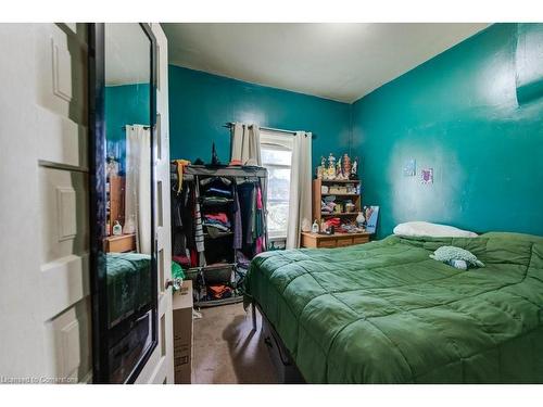 21 Usher Street, Brantford, ON - Indoor Photo Showing Bedroom