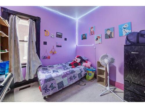 21 Usher Street, Brantford, ON - Indoor Photo Showing Bedroom