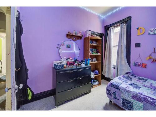 21 Usher Street, Brantford, ON - Indoor Photo Showing Bedroom