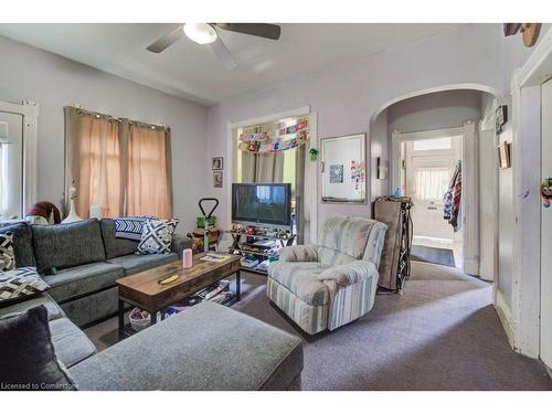 21 Usher Street, Brantford, ON - Indoor Photo Showing Living Room