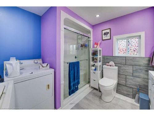 21 Usher Street, Brantford, ON - Indoor Photo Showing Bathroom