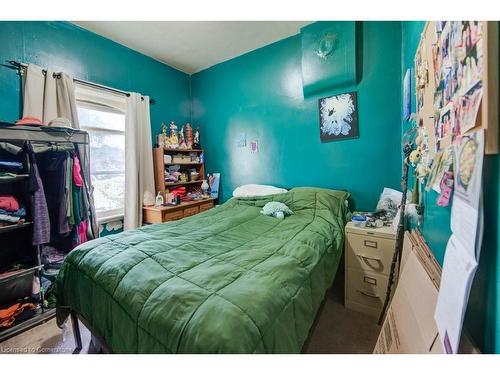 21 Usher Street, Brantford, ON - Indoor Photo Showing Bedroom