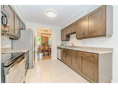 29-365 Bennington Gate, Waterloo, ON - Indoor Photo Showing Kitchen