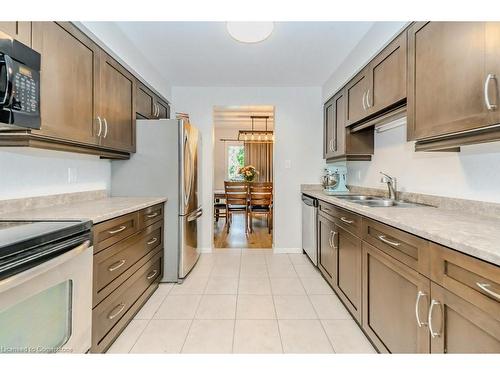 29-365 Bennington Gate, Waterloo, ON - Indoor Photo Showing Kitchen With Double Sink