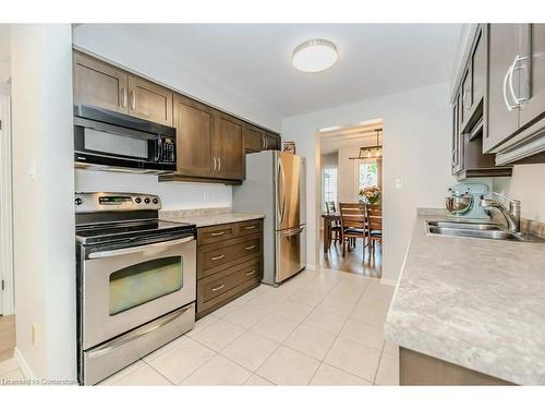 29-365 Bennington Gate, Waterloo, ON - Indoor Photo Showing Kitchen With Double Sink