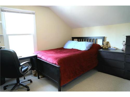 205 St Andrews Street, Cambridge, ON - Indoor Photo Showing Bedroom