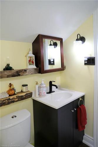 205 St Andrews Street, Cambridge, ON - Indoor Photo Showing Bathroom