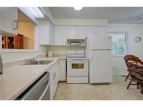 95 Hillsborough Crescent, Kitchener, ON - Indoor Photo Showing Kitchen