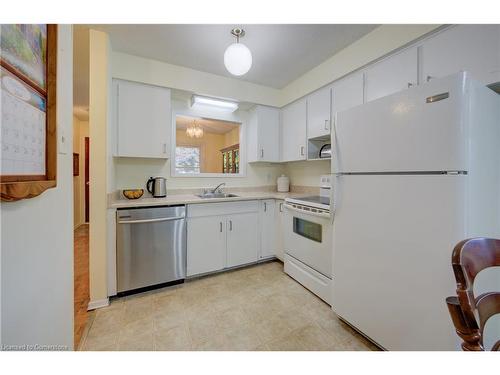 95 Hillsborough Crescent, Kitchener, ON - Indoor Photo Showing Kitchen