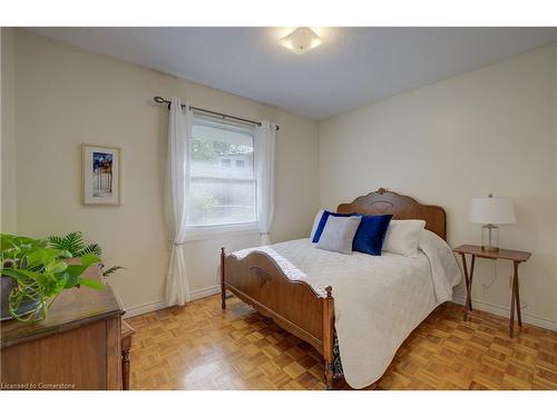 95 Hillsborough Crescent, Kitchener, ON - Indoor Photo Showing Bedroom