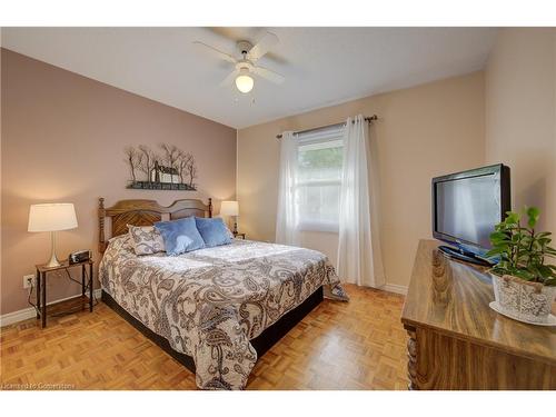 95 Hillsborough Crescent, Kitchener, ON - Indoor Photo Showing Bedroom