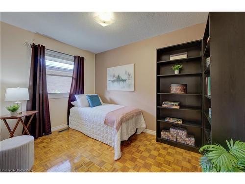 95 Hillsborough Crescent, Kitchener, ON - Indoor Photo Showing Bedroom