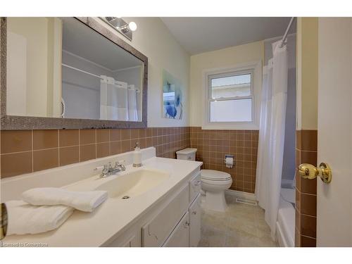 95 Hillsborough Crescent, Kitchener, ON - Indoor Photo Showing Bathroom