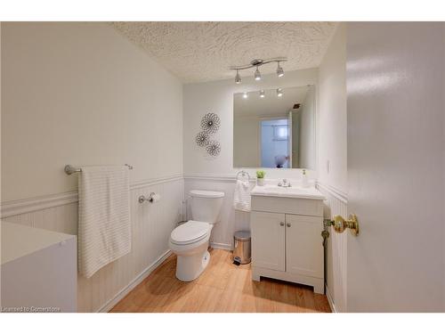 95 Hillsborough Crescent, Kitchener, ON - Indoor Photo Showing Bathroom