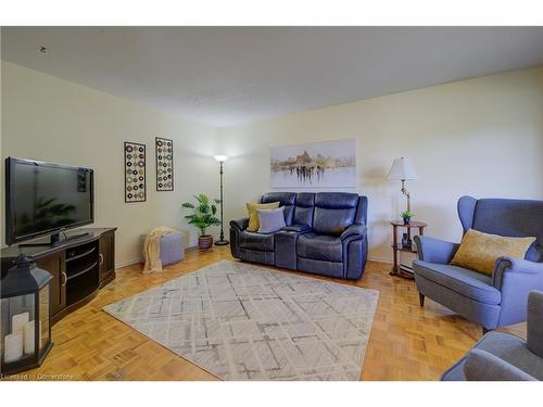 95 Hillsborough Crescent, Kitchener, ON - Indoor Photo Showing Living Room