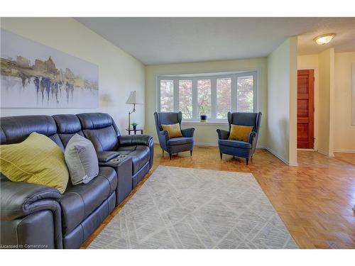 95 Hillsborough Crescent, Kitchener, ON - Indoor Photo Showing Living Room