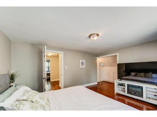 1150 Brantford Highway, Cambridge, ON - Indoor Photo Showing Bedroom