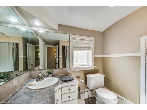 1150 Brantford Highway, Cambridge, ON - Indoor Photo Showing Bathroom