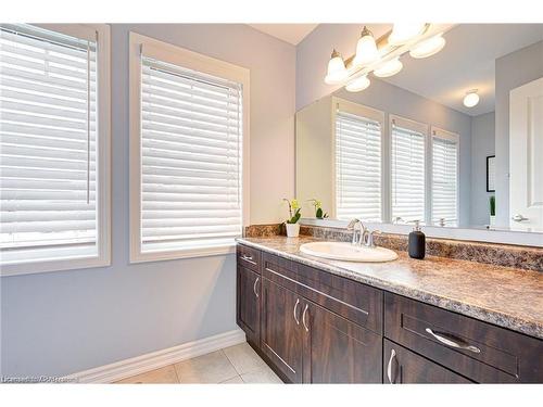 29 Arbourview Crescent, Kitchener, ON - Indoor Photo Showing Bathroom