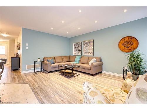 29 Arbourview Crescent, Kitchener, ON - Indoor Photo Showing Living Room