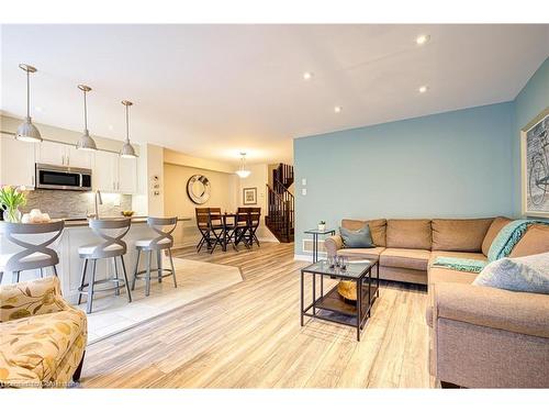 29 Arbourview Crescent, Kitchener, ON - Indoor Photo Showing Living Room