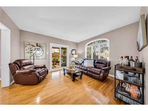 2 Pilgrim Place, Brampton, ON - Indoor Photo Showing Living Room