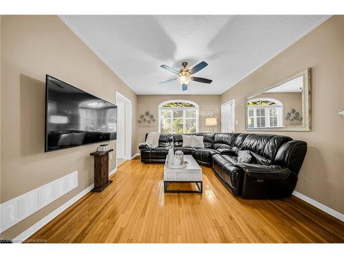 2 Pilgrim Place, Brampton, ON - Indoor Photo Showing Living Room