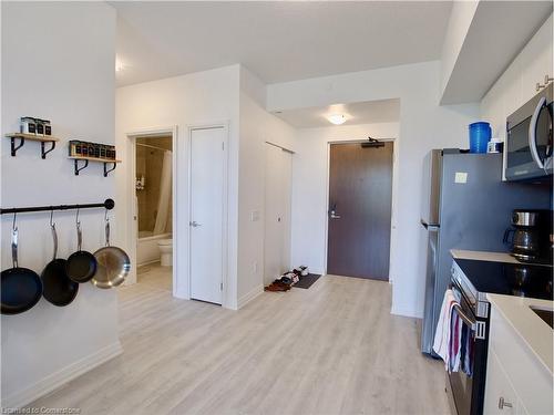 407-101 Golden Eagle Road, Waterloo, ON - Indoor Photo Showing Kitchen