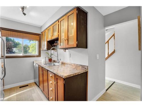 34-206 Green Valley Drive, Kitchener, ON - Indoor Photo Showing Kitchen