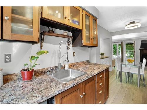 34-206 Green Valley Drive, Kitchener, ON - Indoor Photo Showing Kitchen