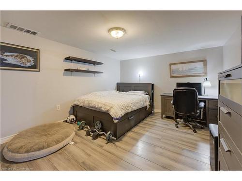 34-206 Green Valley Drive, Kitchener, ON - Indoor Photo Showing Bedroom