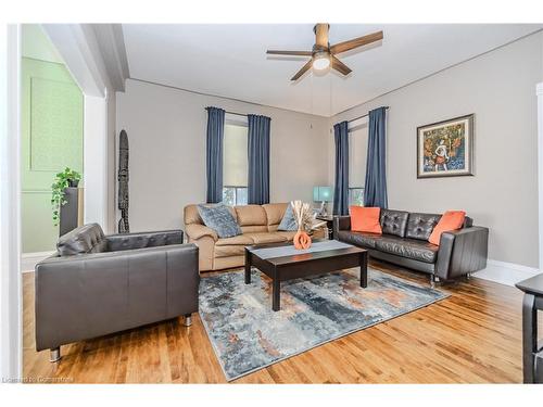 70 Beverly Street, Cambridge, ON - Indoor Photo Showing Living Room