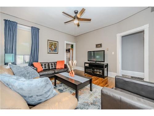 70 Beverly Street, Cambridge, ON - Indoor Photo Showing Living Room