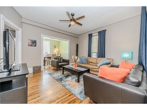 70 Beverly Street, Cambridge, ON - Indoor Photo Showing Living Room