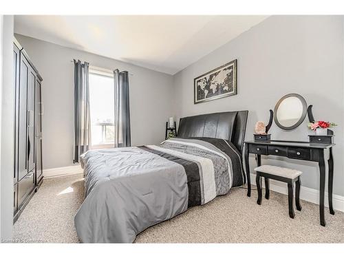 70 Beverly Street, Cambridge, ON - Indoor Photo Showing Bedroom