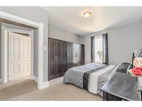 70 Beverly Street, Cambridge, ON - Indoor Photo Showing Bedroom